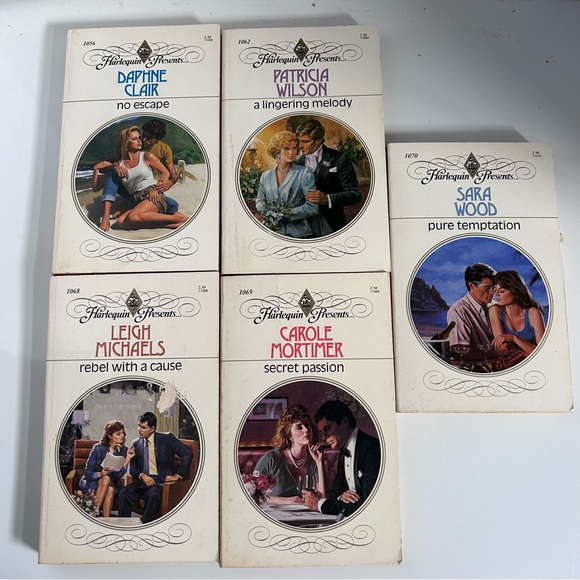 Vintage RARE Book Collection (10) Harlequin Presents -
Romance books LOT 3 - Picture 3 of 6